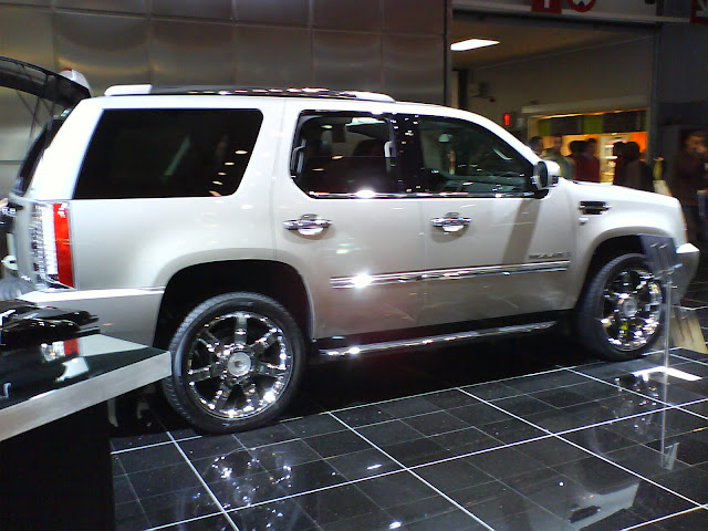 cadillac%20escalade%2001b.jpg